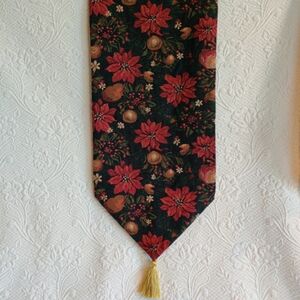 Poinsettia Christmas Holiday Dinner Party Table Runner Approx 13 X 70